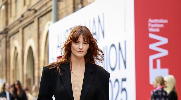 News Room : Uninvited ‘stars’ and social climbers spending thousands just to pose OUTSIDE Australian Fashion Week – as industry veterans tell ALI DAHER what they really think of them News Room Uninvited stars and social climbers spending thousands