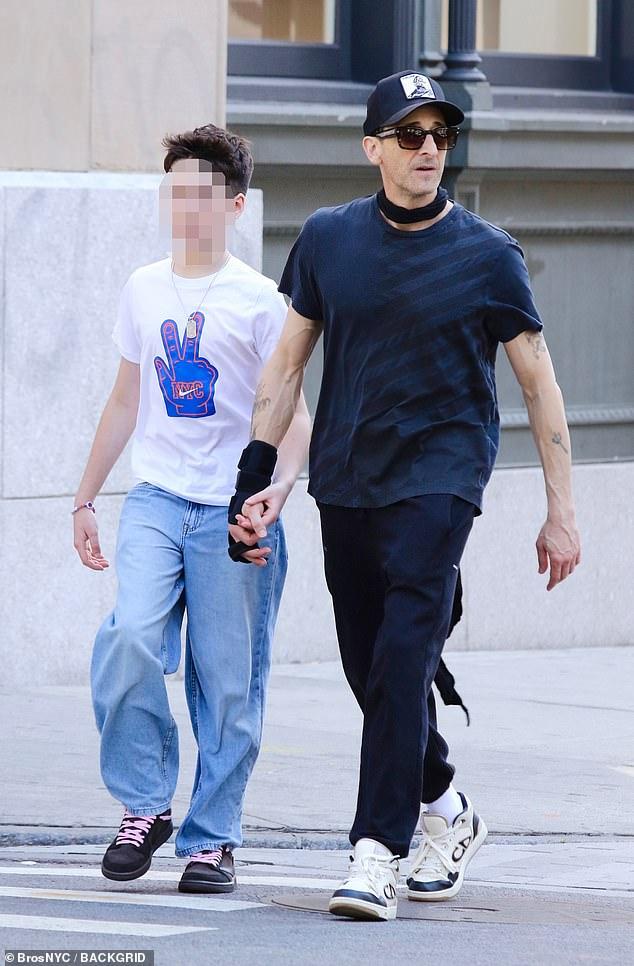 News Room : Adrien Brody holds hands with girlfriend Georgina