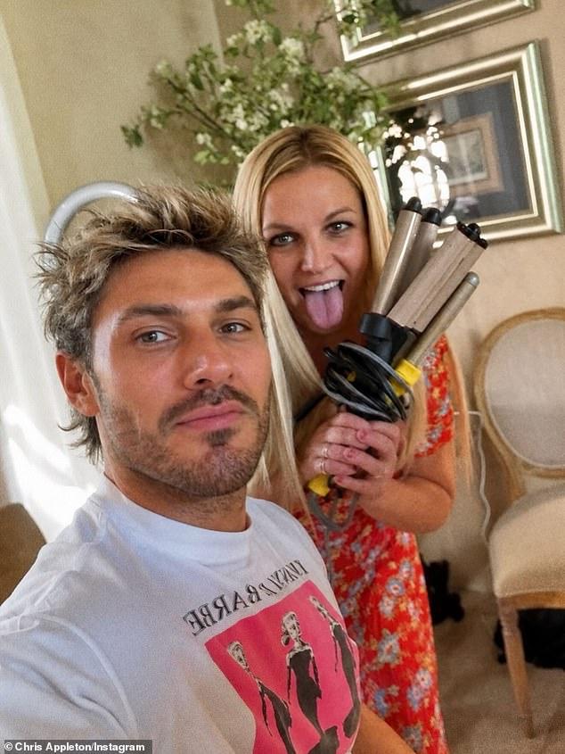 News Room : Britney Spears shocks with VERY glamorous new
