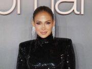 News Room Makeup free Jennifer Lopez sparks frenzy as fans