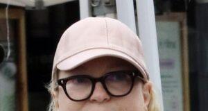 News Room : Rarely-seen Australian pop star Sia steps out makeup-free in Los Angeles