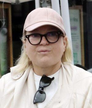 News Room Rarely seen Australian pop star Sia steps out