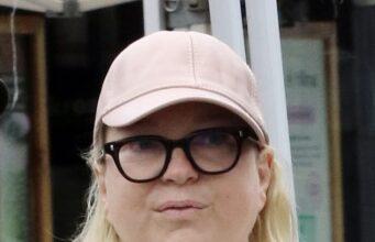 News Room Rarely seen Australian pop star Sia steps out