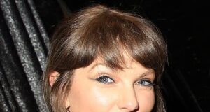 News Room : Taylor Swift spotted boarding private jet in Rhode Island as bachelorette party rumors swirl