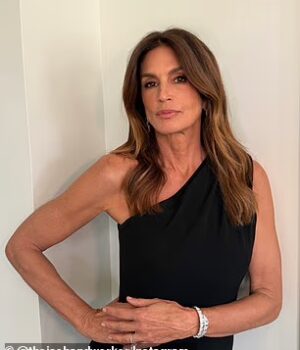 News Room : Cindy Crawford and lookalike daughter Kaia Gerber stun in matching looks as they share glam snaps from Taylor Swift and Travis Kelce’s wedding News Room Cindy Crawford and lookalike daughter Kaia Gerber
