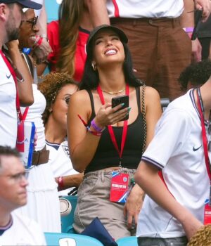 News Room : Jude Bellingham’s girlfriend Ashlyn Castro and Bukayo Saka’s fiancée Tolami Benson celebrate in the stands as their Three Lions partners beat Norway News Room Jude Bellinghams girlfriend Ashlyn Castro and Bukayo