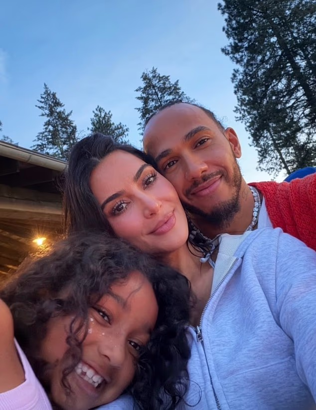 News Room : Kim Kardashian and Lewis Hamilton cozy up